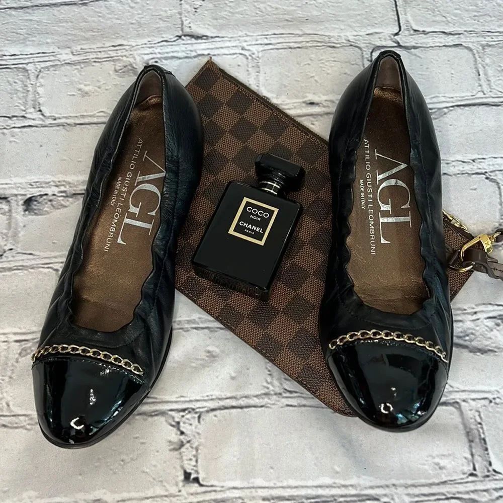 * AGL Attilio Giusti Leombruni black leather flats with gold chain detail